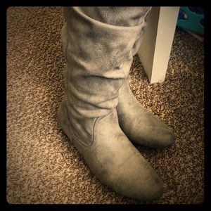 SLOUCHY GREY SUEDE BOOTS